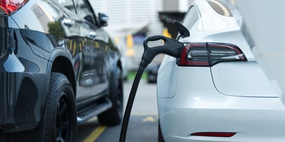 why cant electric cars charge themselves